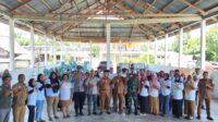 Sekdakab Morowali Serahkan Sertifikat Destana Kepada Relawan Desa Sampeantaba