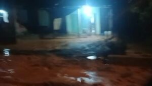 Puluhan Rumah Warga Salonsa Terendam Banjir Lumpur, Diduga Akibat Aktifitas PT ADP 