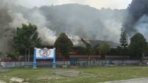 Diduga Korsleting , 3 Ruang Kelas dan 1 Gedung Perpustakaan SDN Lahuafu Terbakar 