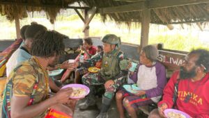 Minggu Kasih, Ksatria Buaya Putih Gelar Acara Makan Bersama Masyarakat 