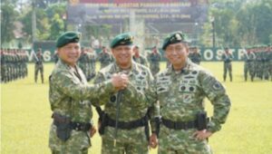 Pangkosrad Pimpin Sertijab Pandivif 2 Kosrad Dari Mayjen TNI Haryanto Kepada Mayjen TNI Anton Yuliantoro