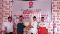 Muhlis Katili Kembalikan Fomulir Pendaftaran Balon Bupati dan Wakil Bupati Morowali di Sekretariat PKS