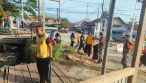 Sinergitas  Babinsa Kodim 1311 Morowali,  Polsek Petasia dan Masyarakat  Kerja Bakti Bersama 