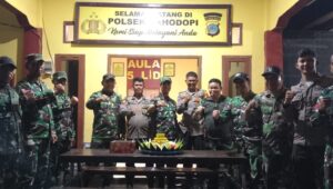 Lettu Inf Amiruddin,  Danramil 1311-02 Bungku Selatan Beri Kejutan Polsek Bahodopi pada Hari Bhayangkara ke-78