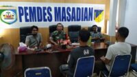 Babinsa Kodim 1311 Morowali Serka Rusidi:Wujudkan Kemanunggalan TNI dan Rakyat, Komsos di Desa Masadian Kabupaten Morowali