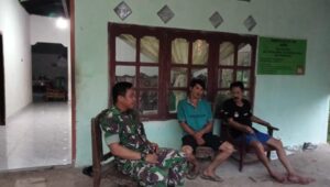 Babinsa Kodim 1311 -03 Sertu Sevprodik,  Anjangsana di Wilayah Binaan Desa Tontowea Kabupaten Morowali utara