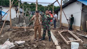 Pastikan Pekerjaan RTLH Berjalan Lancar, Danramil 1311-02 Bungku Selatan Lettu Inf.Amiruddin Tinjau  Langsung