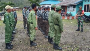 Tingkatkan Kemampuan Linmas, Babinsa Koramil 1311-08 Soyo Jaya Berikan Pembinaan dan Pelatihan PBB