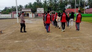 Bhabinkamtibmas Polres Morowali,Latih calon Paskibraka Kecamatan Bungku Pesisir Tahun 2024