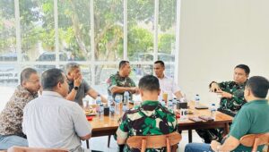 Danrem 132/Tdl Mengantar Mayjen TNI Legowo W.R. Jatmiko Beserta Rombongan Menuju Jakarta di Bandara Mutiara Sis Aljufri