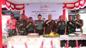 Hari  Bhakti Adhyaksa Ke-64, Kejari Morowali dapat Nasi Tumpeng dari Kodim 1311 Morowali 