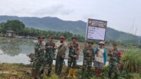 Para Babinsa Koramil 1311-01 Bungku Tengah, Laksanakan Pengolahan Lahan Ketahanan Pangan di Desa Solonsa Jaya