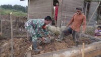 Babinsa Koramil 1311-08 Soyo Jaya Serda Nonong, Membantu Pembangunan Fondasi Rumah Warga Binaan di Desa Bau