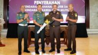 TNI Terima Hibah Mobil Kawal dan Mobil Tahanan Militer dari Kejaksaan RI