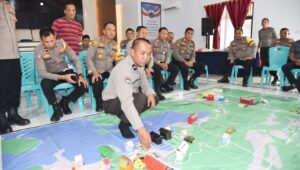 Antisipasi Gangguan Kamtibmas selama Pilkada 2024, Polres Morowali Utara gelar Tactical Floor Game (TFG) 