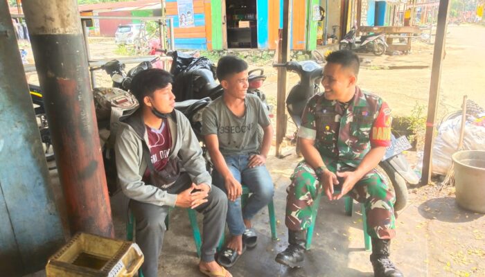Babinsa Kodim 1311 Morowali, Komsos dan Himbauan Waspada Bahaya Banjir