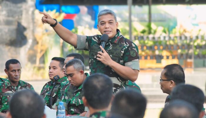 Danrem 132 Tdl Berikan Jam Komandan kepada Prajurit Petarung Tadulako : Saya Bangga Pada Kalian 