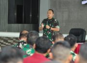 Brigjen TNI Deni Gunawan Memberikan Jam Komandan Kepada Prajurit Dan PNS Korem 132/Tadulako