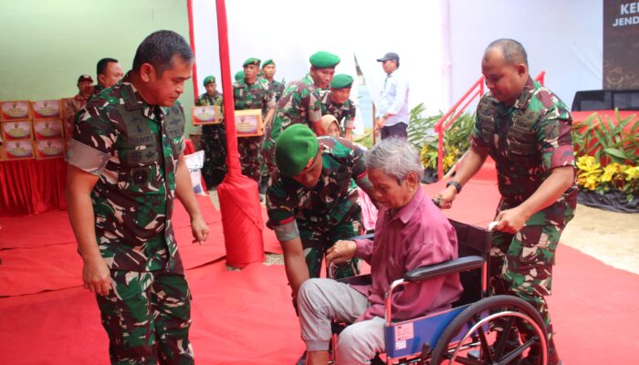 KASAD Bercengkrama dengan Ibu Disabilitas di Morowali