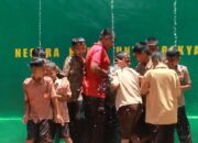 Pasca Diresmikannya Titik Air oleh KASAD, Anak-anak Desa Buleleng Riang Gembira Rebutan Mandi