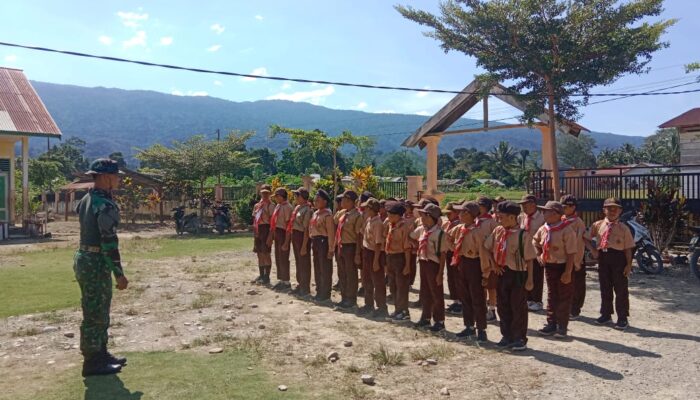 Babinsa Koramil 1311-08 Soyo Jaya, Berikan Pelatihan PBB kepada Pramuka SDN Bau 