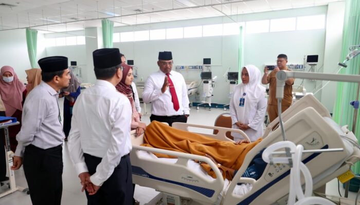 Pj Gubernur Safrizal Bezuk Atlet Babel dan Wasit Panahan di RSUDZA