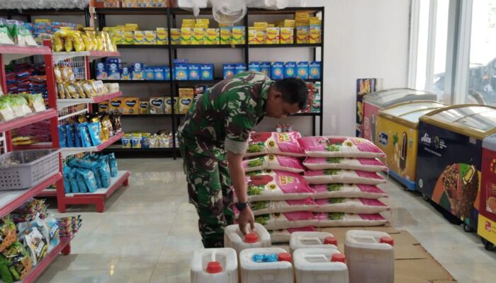 Sertu Helmi Babinsa Koramil 1311-05 Mori Atas, Rutin Pantau Harga Sembako di Pasar Tradisional Kabupaten Morowali utara
