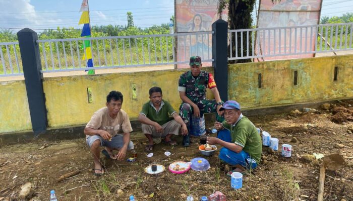 Serma Alimuddin Komsos dan Sosialisasi Pilkada  Damai di Kelurahan Bahontula