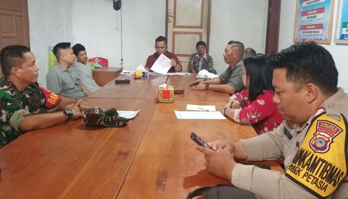 Babinsa Koramil 1311-03 Petasia, Komsos Bersama Perangkat Desa dan BPD 