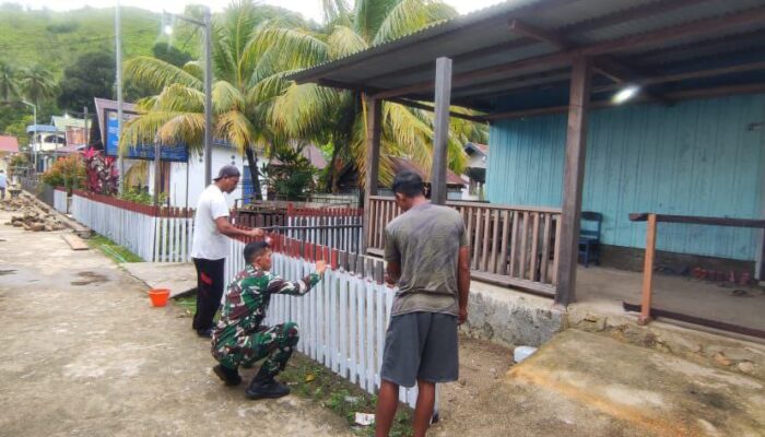 Babinsa Koramil 1311-06 , Kerja Bakti  Bersama Warga Desa Matube 