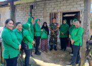 Babinsa Koramil 1311-04 Lembo Bersama Persit, Bagikan Sembako 