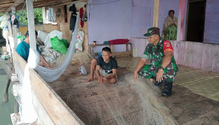 Babinsa Koramil 1311-03 Petasia, Jalin Silaturahmi dengan Kelompok Nelayan di Kelurahan Bahoue 