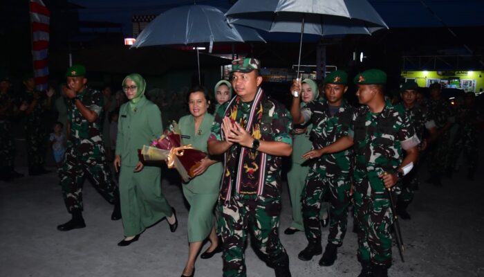 Danrem 132/Tdl Brigjen TNI Deni Gunawan, S.E. Kunjungi Kipan C Yonif 714/SM, Disambut Meriah oleh Prajurit dan Persit