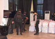 Debat Publik Tahap Pertama, Polres Morowali Utara laksanakan Sterilisasi Gedung Morokoa