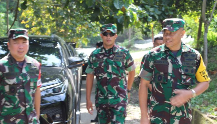 Ketua Tim Wasev Brigjen TNI Agus Firman Yusmono Tinjau TMMD Ke-122 Kodim 1306/KP di Desa Bambasiang