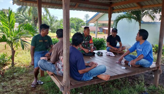Koptu Andi Hasrul Melaksanakan Komsos di Desa Molores