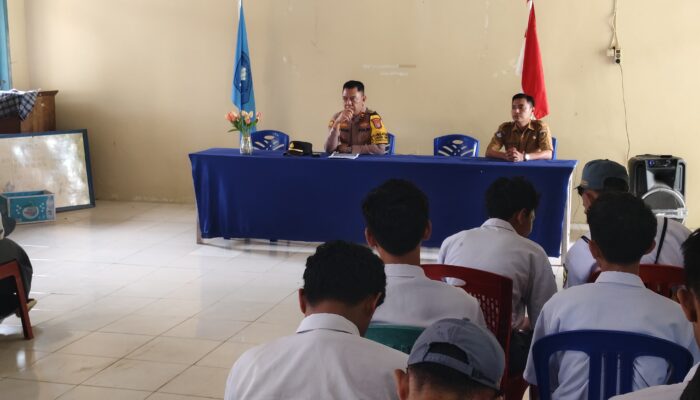 Kapolsek Bungku Barat Sosialisasikan Penerimaan Bintara Polri Kompetensi Khusus di SMKN 2 Bungku Barat