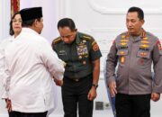 Panglima TNI Hadiri Penandatanganan PP Penghapusan Piutang Macet UMKM di Istana Negara