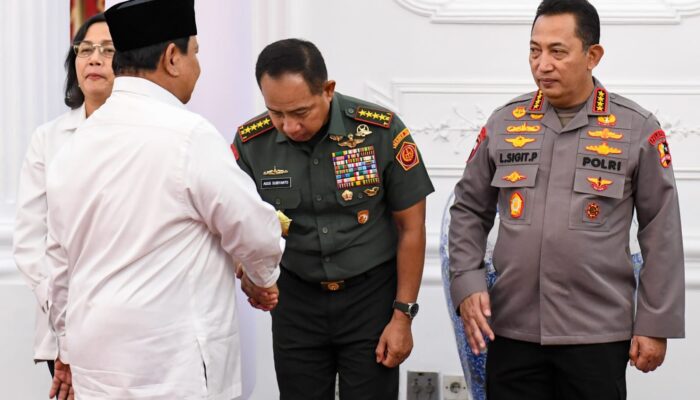 Panglima TNI Hadiri Penandatanganan PP Penghapusan Piutang Macet UMKM di Istana Negara   