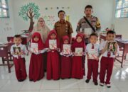 Bripka Halifudin,  Berikan Motivasi dan Dukungan Belajar untuk Siswa SD Negeri Matarape
