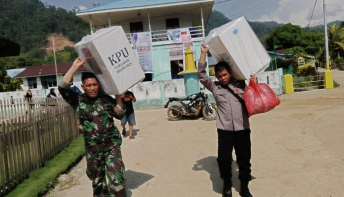 TNI – POLRI Kawal Ketat Logistik Pasca Pemungutan Suara Pilkada Morowali 2024