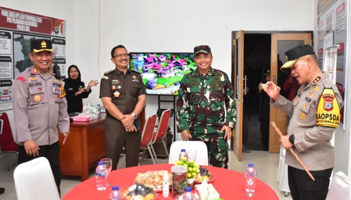 Danrem dan Kapolda Sulteng Tinjau Pos Pengamanan dan Gereja, Pastikan Situasi Aman dan Kondusif 