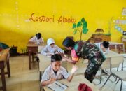 Babinsa Koramil 1311-04 Mengajar Matematika Metode Gasing di SDN Petumbea