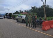 Babinsa Mori Atas, Bantu Linmas Amankan Arus Lalu Lintas .(Ist)