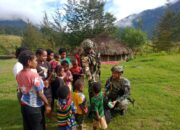 Bakti Sosial Prajurit Buaya Putih, Berikan Senyuman Warga Pedalaman Papua.