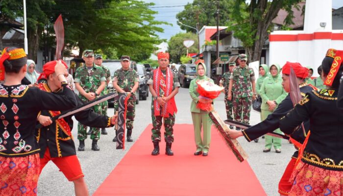 Pangdam XIII/Merdeka Kunjungi Kodim 1307/Poso : Prajurit Harus Bermanfaat, Jadi Solusi untuk Rakyat 