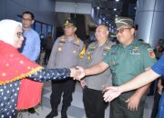 Kasrem 132/Tdl Sambut Kedatangan Kunjungan Kerja Komisi IX DPR RI di Bandara Mutiara Sis Al-Jufri Palu