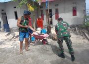 Babinsa Koramil 1311-07 Gotong Royong Perbaiki Jalan