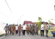 Momen Unik! Bupati Iksan Pilih Berjalan Kaki Saat Penjemputan