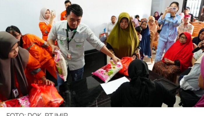 IMIP Salurkan 985 Paket Sembako di 12 Desa